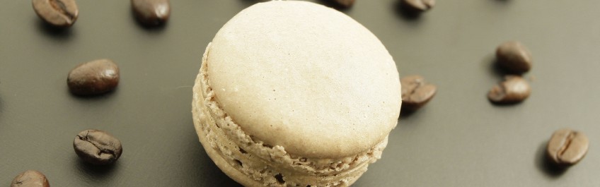 Macaron rempli d’une ganache faite avec de l’extrait de café.