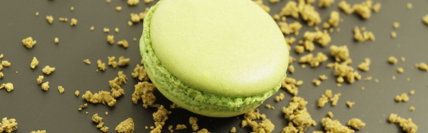 Macaron rempli d’une ganache faite avec de la pistache véritable.