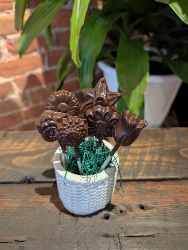Offrez un cadeau unique et délicieux : Atelier de Décoration et Moulage de Fleurs en Chocolat pour la Fête des Mères!